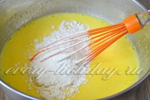 добавить муку