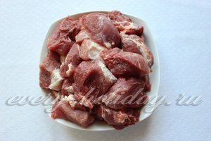 Мясо нарезать
