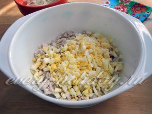 яйца нарезать