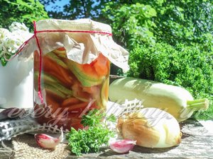 рецепт закусочных кабачков с морковь в томатном соусе на зиму