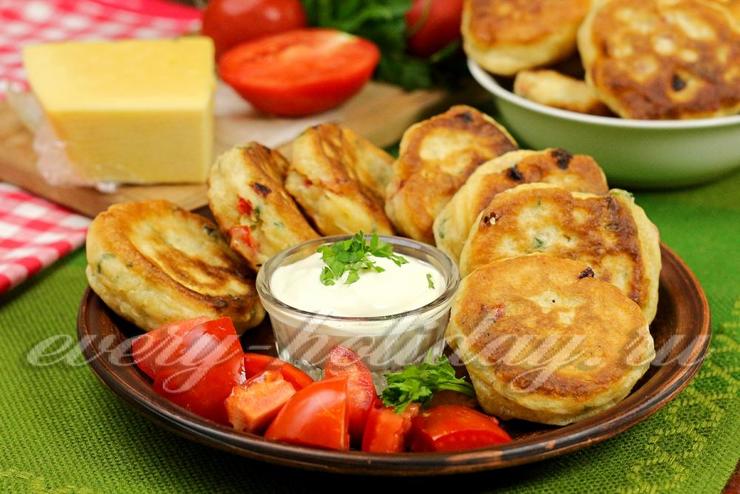 Оладьи с помидорами и сыром
