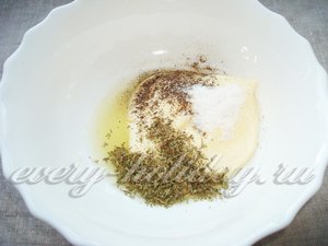 смешать растительное масло и специи